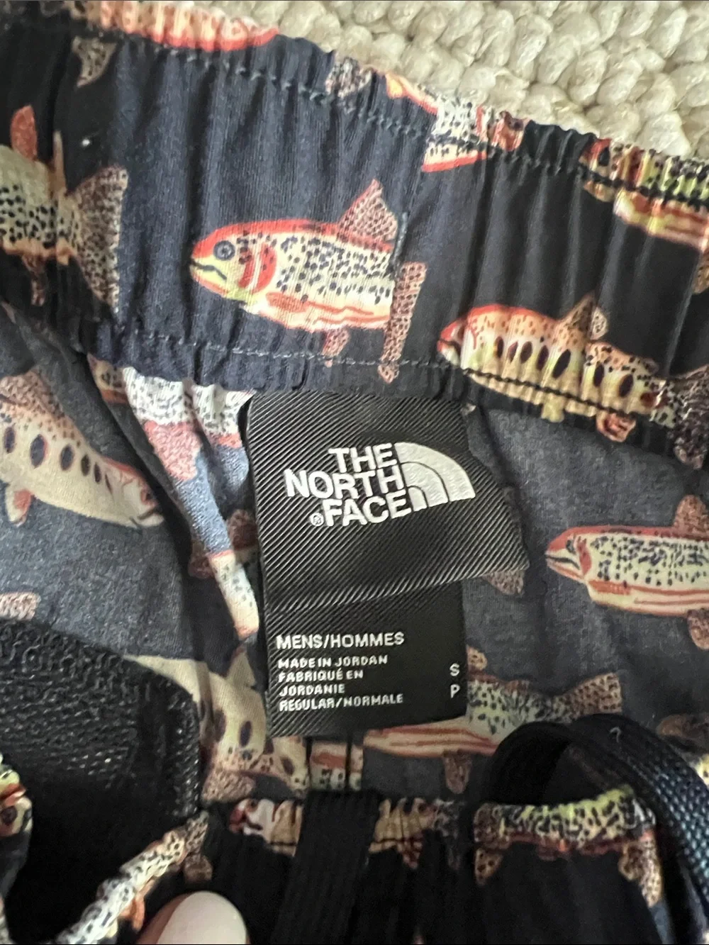 The North Face men’s navy Fish-Print Drawstring Shorts size small